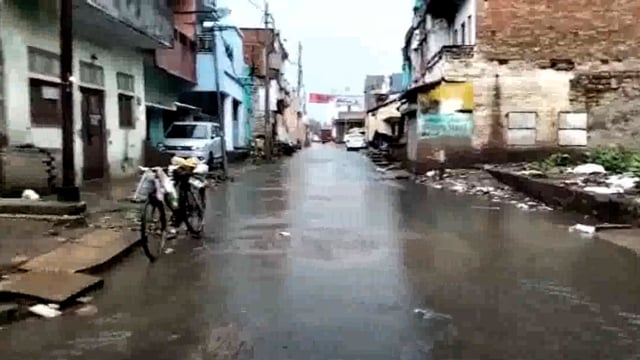 झमाझम हुई बारिश ने बढ़ाई लोगों की मुश्किलें, घरों में भरा बारिश का पानी#Prayagraj 