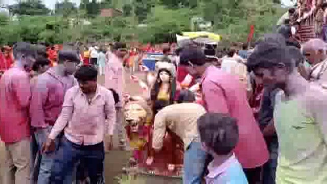 सुरक्षा के पुख्ता इंतजामों के बीच किया गया देवी प्रतिमाओं का विसर्जन