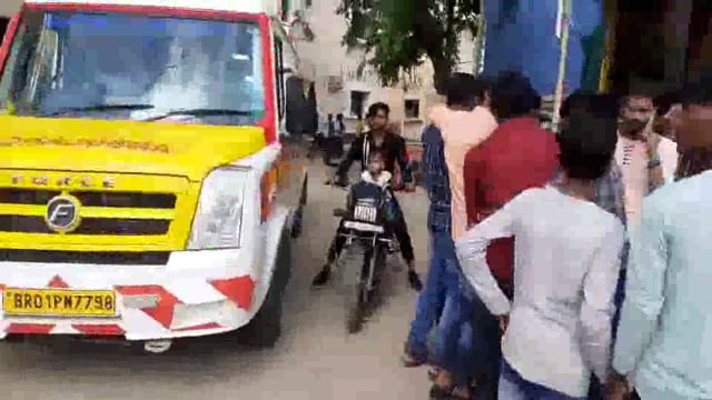 हसपुरा-पचरुखिया मुख्य मार्ग पर सलेमपुर नहर के पास टेम्पू व बाईक दुर्घटना में दो व्यक्ति घायल,एक को किया गया रेफर