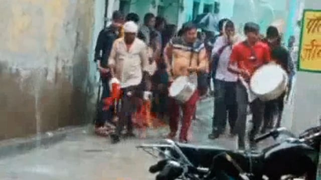 खैर तहसील में मां काली के भ्रमण में इंद्रदेव ने डाली  बाधा