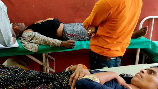 बिधूना कोतवाली क्षेत्र के भटौली काबाइक सवार को पिकअप ने मारी पीछे से टक्कर बाइक सवार पुरुष महिला हुए घायल किया गया रेफर 