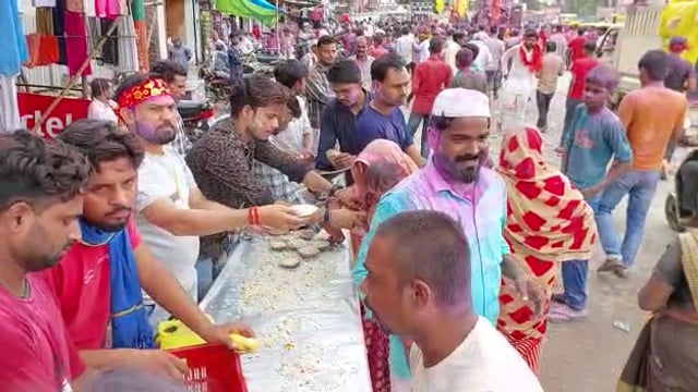 जालौन में दिखी गंगा जमुनी तहजीब
इमरान अंसारी ने देवी मूर्तियों को चुनरी ओढ़ाकर की पूजा अर्चना 