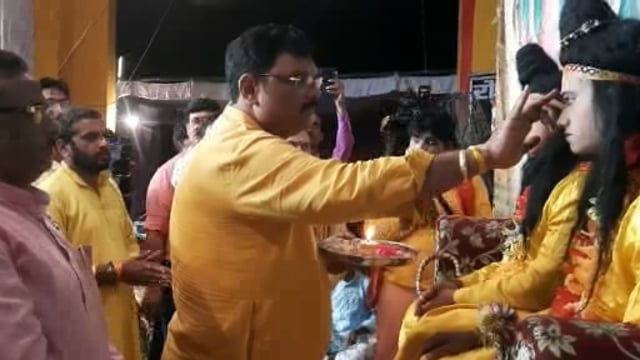 एरवाकटरा कस्बे में भव्य रामलीला का शुभारंभ भाजपा सांसद सुब्रत पाठक ने फीता काटकर किया
