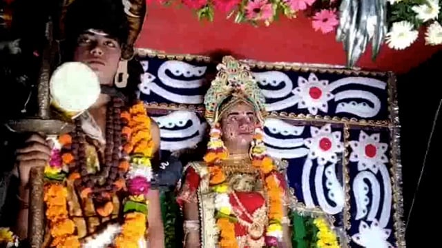 कोसीकलां के भरत मिलाप मेला में दर्जनों की संख्या में निकाली गई भगवान ठाकुर जी की सवारियां।