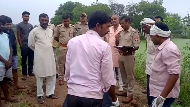 जालौन

बैंक के  पीछे कुछ दूर बने तालाब किनारे शव मिलने से मचा हड़कंप
स्थानीय लोगों की सूचना पर पुलिस ने शव को कब्जे में 