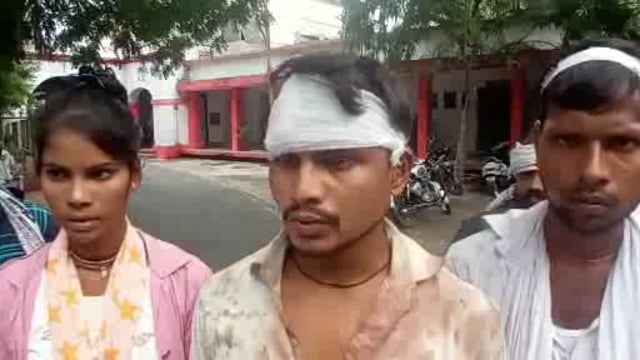 जालौन जिले के आटा थाना क्षेत्र के कुरौना में हुई मारपीट
पीड़ित ने बहिन से छेड़छाड़ का विरोध करने पर मारपीट का लगाया आरोप