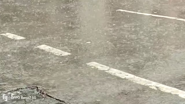 जालौन

फिर बरसे बदरा 