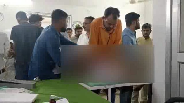 अधेड़ व्यक्ति ने सूने घर में फाँसी लगाकर दी जान