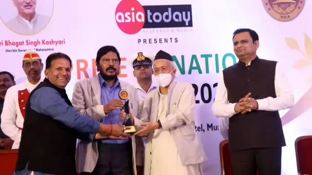 राजीव गांधी पॉलटेक्निक संस्थेला मोस्ट प्रॉमिसिंग इंजिनिअरिंग या अवार्डने राज्यपालांच्या हस्ते मुंबई येथे गौरव