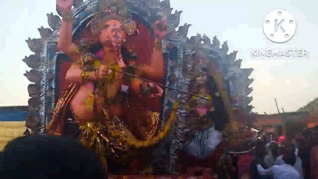 माताथान फुल्लीडुम में स्थापित प्रतिमा का विसर्जन गाजे-बाजे के साथ नगर परिभ्रमण कराते हुए धूमधाम से युवाओद्वारा किया गया