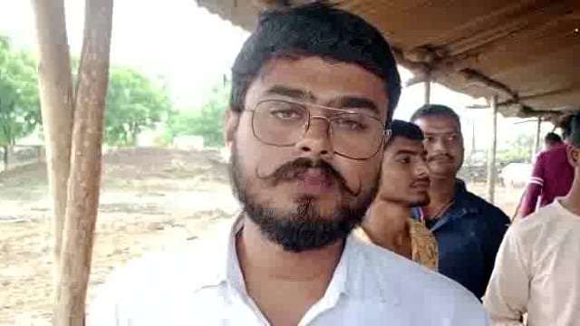 बाबरपुर की गौशाला की दशा देख गुस्से में आए विश्व हिंदू परिषद व बजरंग दल के पदाधिकारी,गोवंशो के बारे में बतादी हकीकत#upcm