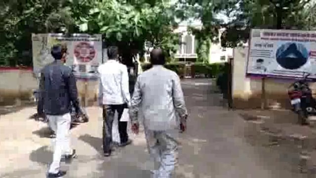 आरोपी की गिरफ्तारी की मांग