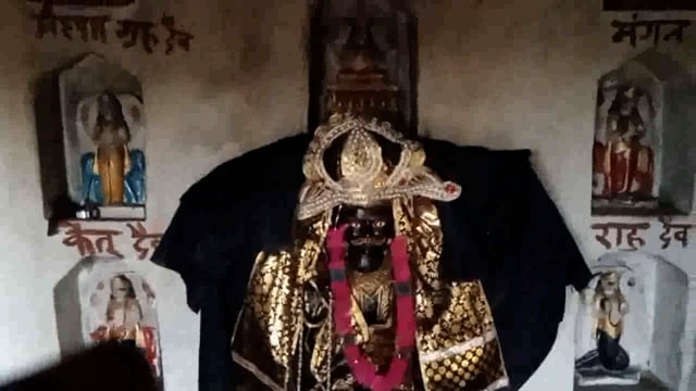 खैर तहसील के गांव शिवाला नहर पर शनिदेव मंदिर पर भक्तों ने पूजा-अर्चना कर किया भंडारा