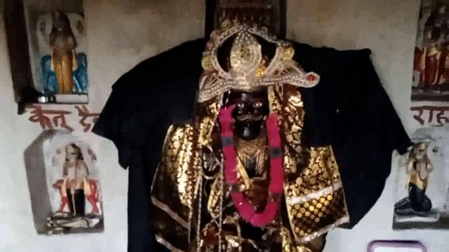 खैर,तैहसील,के,शिवाला,नहर,पर,बने, शनि देव मंदिर पर भक्तों में पूजा अर्चना कर किया भंडारी




