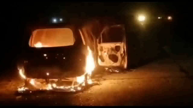 सिमरिया पुल के नजदीक SBI शाखा के सहायक मैनेजर की गाड़ी में लगी आग ,बाल-बाल बचे सहायक मैनेजर