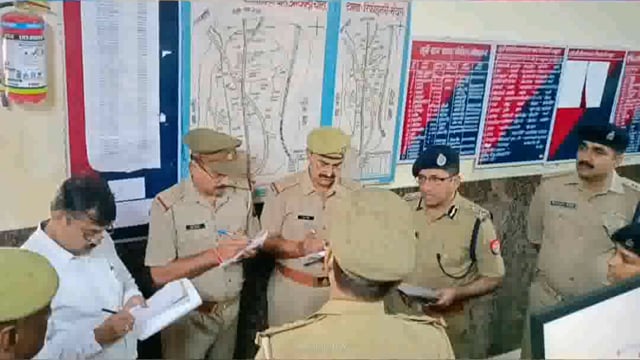 मथुरा :- श्रीमान पुलिस महानिरीक्षक आगरा परिक्षेत्र, आगरा द्वारा थाना रिफाइनरी का आकस्मिक निरीक्षण