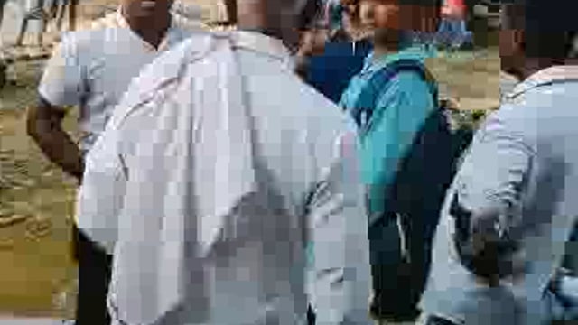 प्रतापगढ़ जिले के बिहार विद्युत उप केंद्र के एसडीओ और उनकी टीम परग्रामीणों ने किया हमला बाल बाल बचे,