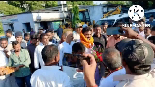 फुल्लीडुमर प्रखंड में 2 ग्रामीण सड़क के मरम्मत  कार्य का विधायक ने किया शिलान्यास