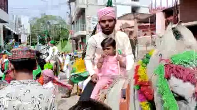 जालौन में पूरे अदबो अहतराम से निकाला गया जुलूस-ए मुहम्मदी 