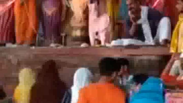 जतीपुरा इस्थित मंदिर सेवातयों में सेवा को लेकर हुआ झगड़ा , श्रद्धालुओं में मची भगदड़ ।