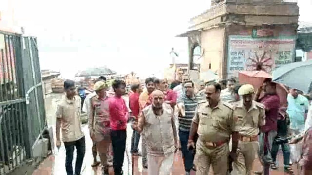 जन्मदिन मना कर लौट रहे परिवार की एक बच्ची बारिश के पानी में बहकर यमुना नदी में पहुंची हुई लापता