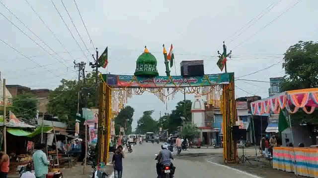 कस्बा इटवा में मुस्लिम समुदाय के लोगो ने बड़े हर्षोल्लास के साथ मनाया बारहा रबीउल अव्वल का पर्व,निकाला जुलूस