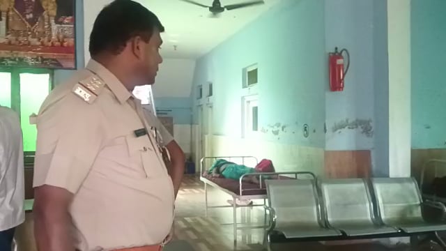 बाघराय थाना क्षेत्र के सकरदहा रोड का बाइक से अनियंत्रित होकर गिरने से मां की मौत पत्नी चोटिल