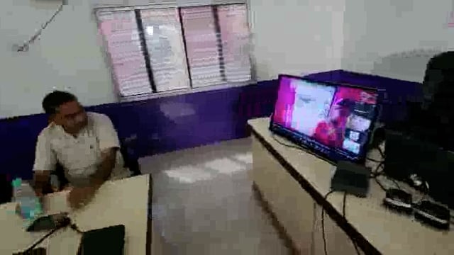 बाल्मीकि जयंती पर सम्मानित किए गए सफाई कर्मी
सफाई मित्र सम्मान के साथ सुरक्षा उपकरण वितरित किए गए 