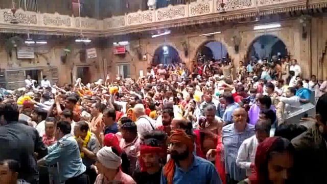 ठाकुर बांके बिहारी मंदिर में उमड़ा श्रद्धा का सैलाब