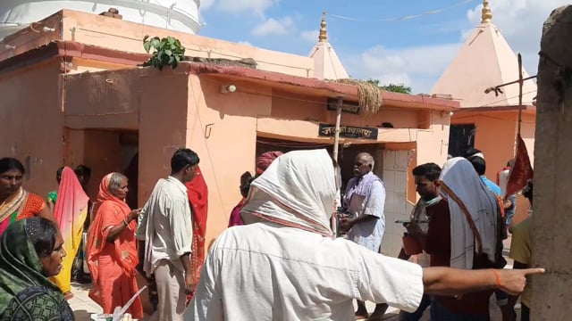 चानन  : शरद पूर्णिमा को ले श्रृद्धालुओ ने लगाया गंगा में आस्था की डूबकी, मंदिरों में किया पूजा-अर्चना।