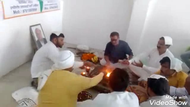 प्रसपा कार्यालय में पूर्व मुख्यमंत्री मुलायम सिंह यादव के जल्द स्वस्थ होने के लिए किया हवन