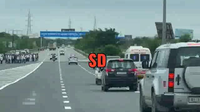   मेदानता हॉस्पिटल से मुलायम सिंह यादव का पार्थिव शरीर यमुना एक्सप्रेसवे पहुंचा, सैफई में होगा अंतिम संस्कार 