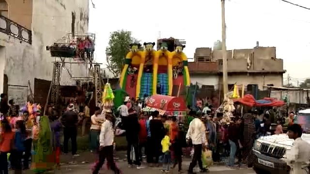 इंद्रदेव का थमा प्रकोप: धू-धू कर जला असत्य पर सत्य की जीत का प्रतीक रावण, निकाली काली मां की शोभा यात्रा 