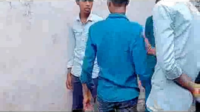 इंटर कॉलेज के छात्रों ने की स्कूल कैंपस में मारपीट वीडियो बनाकर किया वायरल#Prayagraj 