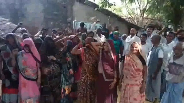 महिलाओं ने की बैठक गांव के विकास कार्यों पर की चर्चा#Prayagraj 