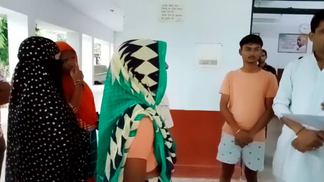 मोठ क्षेत्र में लगातार वर्षा से लोगो के मकान गिर जाने से तहसीलदार को दिया ज्ञापन 
#UP 