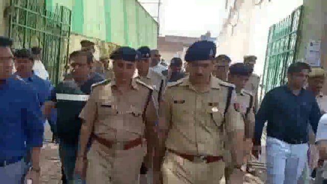 एसएसपी अभिषेक यादव ने किया होली गेट के आसपास स्थित बाजारों का निरीक्षण व्यापारियों से की वार्ता