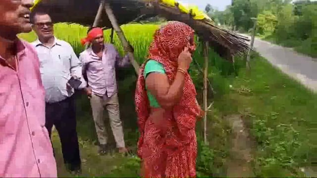 प्रधानमंत्री आवास, हर घर सौचालय में हुयी धांधली की शिकायत पर जिले के अधिकारी पहुंचे जाँच करने