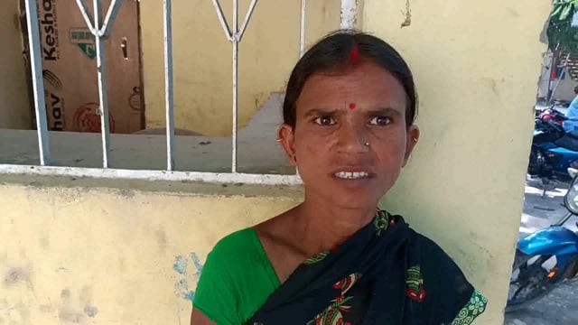 प्रधानमंत्री आवास योजना में लाभार्थी से वार्ड सदस्या के द्वारा लूट खसोट 