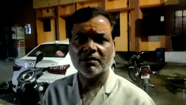 दिबियापुर नगर के मोहल्ला राणा नगर निवासी पिंकी देवी को देर रात सर्प ने काटा वहीं परिजन सांप को साथ लेकर पहुंचे अस्पताल