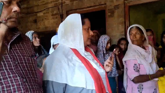 विधायक सैय्यदा खातून ने बाढ़ पीड़ितों को सुविधा न मिलने पर SDM डुमरियागंज को लागई फटकार ।