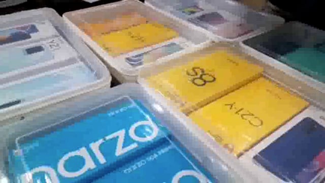 वृंदावन से लाखों के मोबाइल चोरी करने वाले चोरों को पुलिस ने दबोचा मोबाइल किए बरामद