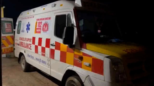 तेज रफ्तार बाइक अनियंत्रित होकर पलटी, बाइक सवार हुआ घायल