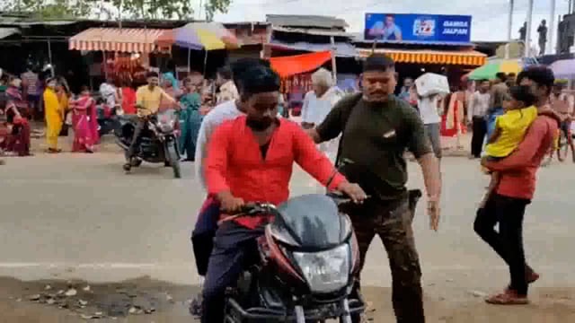 तारापुर थाना के एस आई राजीव कुमार ने चलाया वाहन जांच अभियान वसूला चार हाजार जुर्माना