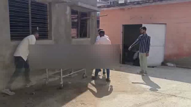 सड़क दुर्घटना में ऑटो चालक की दर्दनाक मौत