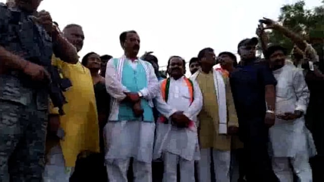 डेंगू के बढ़ते हुए मामले के मद्देनजर रोकथाम हेतु डिप्टी सीएम केशव प्रसाद मौर्य ने जिले के अफसरों को दिए दिशा निर्देश