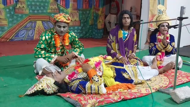 जनपद संभल के गुन्नौर तहसील क्षेत्र के गांव दवथरा में आदर्श रामलीला कमेटी द्वारा राम वन गमन की लीला का मंचन किया गया|