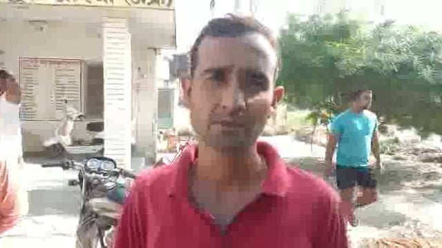 बिधूना कस्बे के आदर्श नगर में 12 घंटे से चरमराई विद्युत व्यवस्था वहीं विद्युत विभाग  के द्वारा किया जा रहा नजरअंदाज 