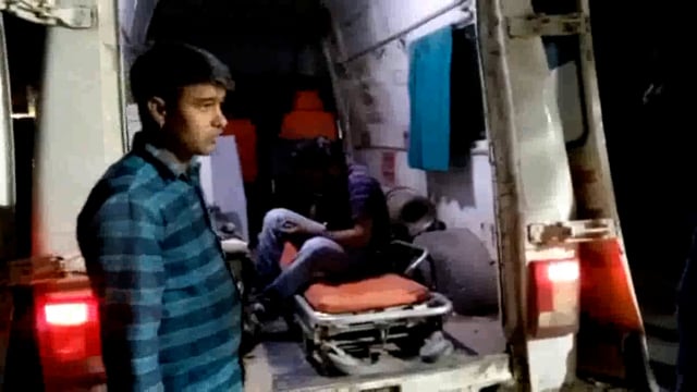 खैर कोतवाली में मानपुर खुर्द के समीप गोवंश से टकराई वाइफ बाइक सवार गंभीर रूप से घायल 