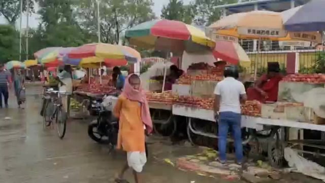 तारापुर नगर पंचायत द्वारा अतिक्रमण हटाने के सारे दावे हुए फेल,फिर से अतिक्रमण हुआ बाजार का फुटपाथ